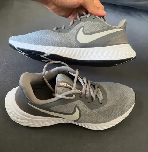Tênis Nike Revolution