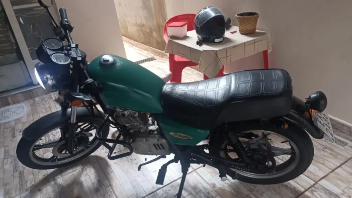Suzuki INTRUDER 125 2009/2010 customizada
