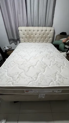 Cama Box de casal com cabeceira estofada