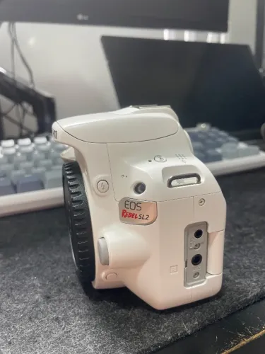Canon SL2 200D + lente 18:55mm + 50mm