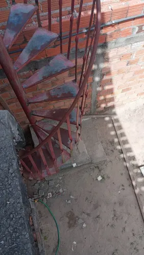 Vendo escada caracol