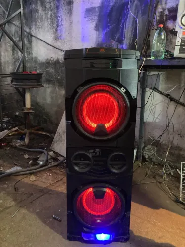 Caixa de som JBL Party Xpert dj liga toca o dingo mas não sai som
