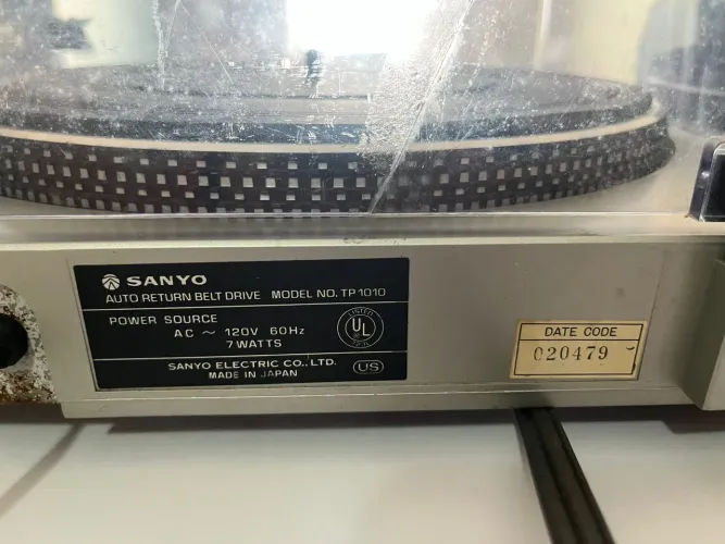 Toca-Discos Vintage SANYO TP-1010 - Analógico com Retorno Automático e PLL Servo Drive<br>