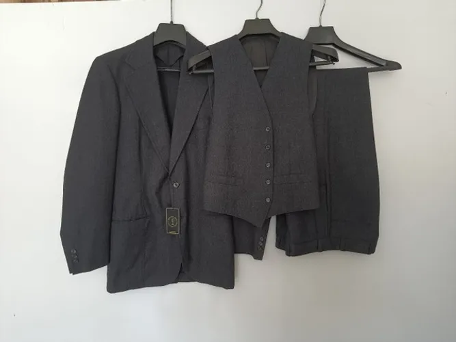Blazer - Terno - Gravatas - coletes - palitos - Camisas e Calças socais. 