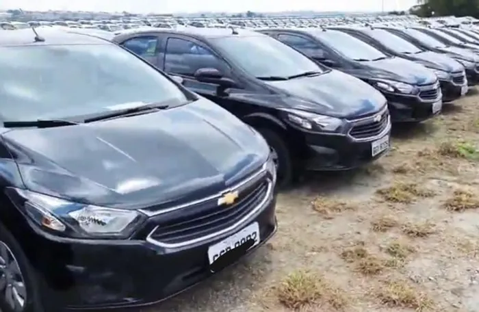 ALUGUEL DE CARROS/LOCADORA DE VEÍCULO 