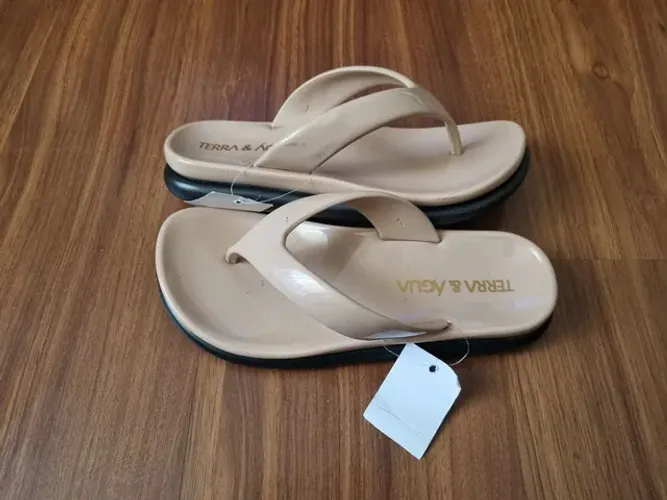 chinelo birkem terra e água solado duplo bege/preto
