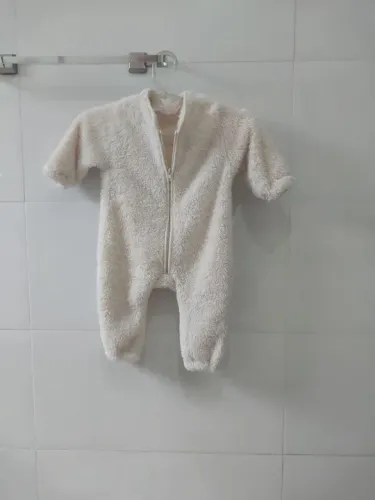 Macacão bege pelucia shein