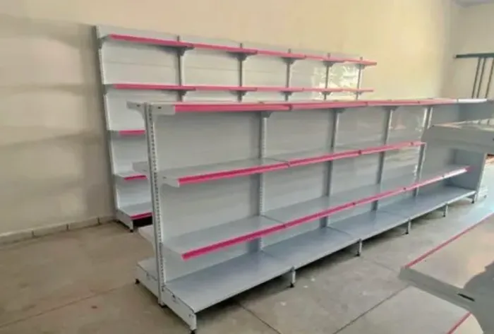 Gôndolas de vários tamanhos 