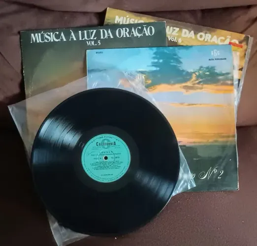 Lote 3 Lps Discos de Vinil Gospel Evangélico Música À Luz Da Oração + 1 LP grátis