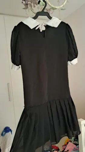 Vestido fantasia Wandinha tipo fantasia preto e branco 10 anos
