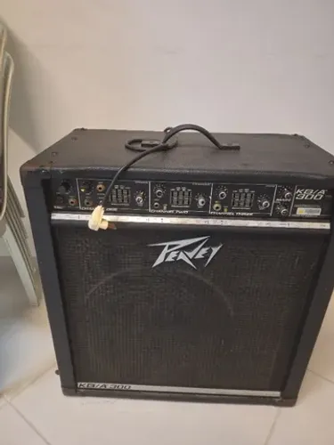 Caixa peavey KBA 300