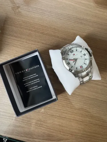Relógio Tommy Hilfiger Masculino inox Mod TH.154.1.14.1087 Water Resistant .