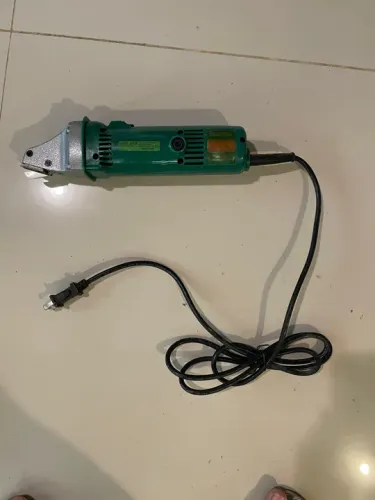 Tesoura para chapa 1/16? comprada nos EUA e nunca usada. 110 volts.