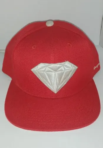 Boné vermelho Diamond supply co
