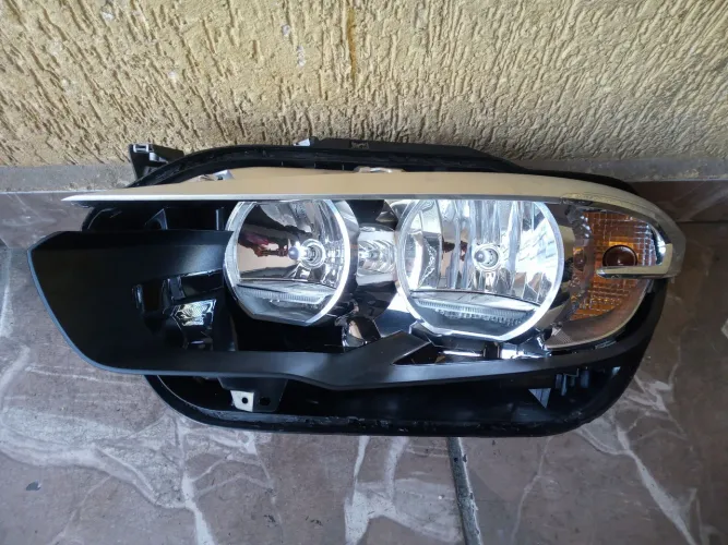 Carcaça Farol Esquerdo Bmw 118i 2018 (7358391-09)