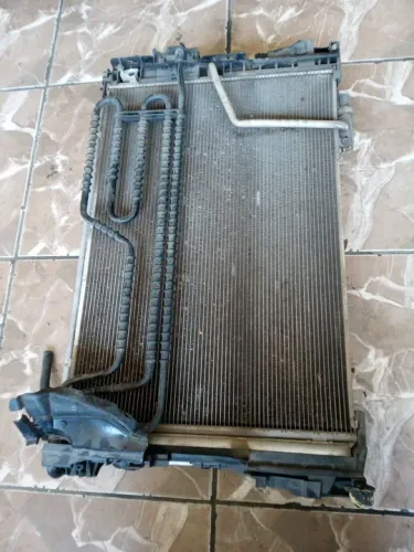 Radiador e Condensador Mercedes W204 C180 C200