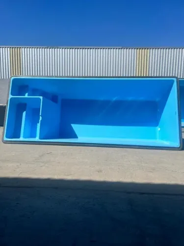 Piscina de fibra 7.00 x 2.80 x 1.40 com Spa.