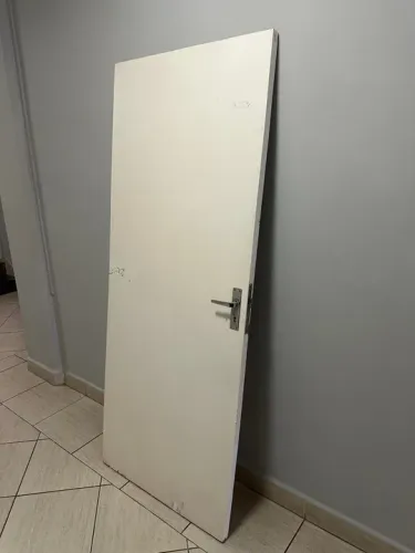 Porta de Madeira - Usada em bom estado 0,80 x 1,985(Cód. 04)