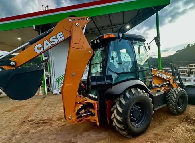 Retroescavadeira Case 580 2015