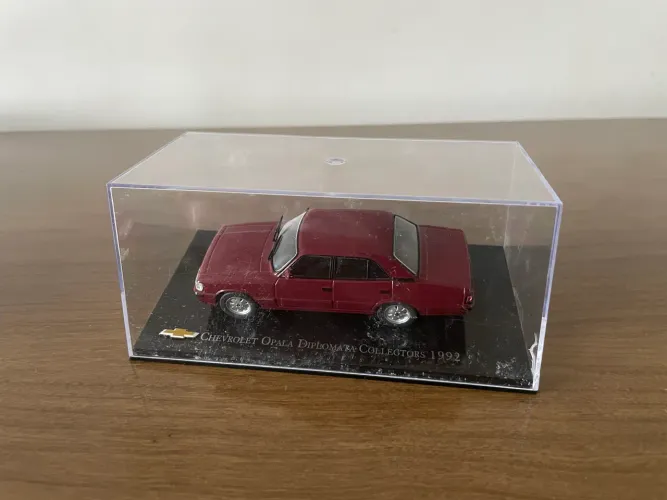 Miniatura Opala Diplomata 92 Collectors escala 1/43 1:43