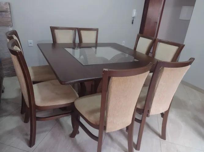 Conjunto mesa de jantar.