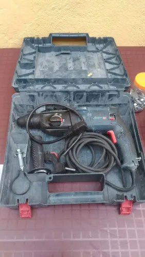 Furadeira martelete Bosch, 220V, revisado, com caixa original.