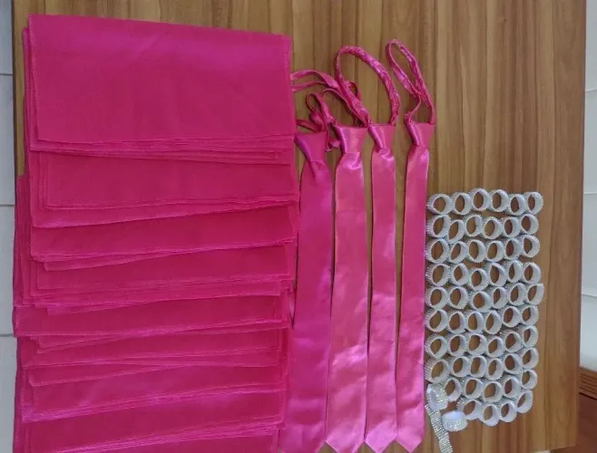 Kit de Decoração Rosa: Gravatas, Guardanapos e Argolas