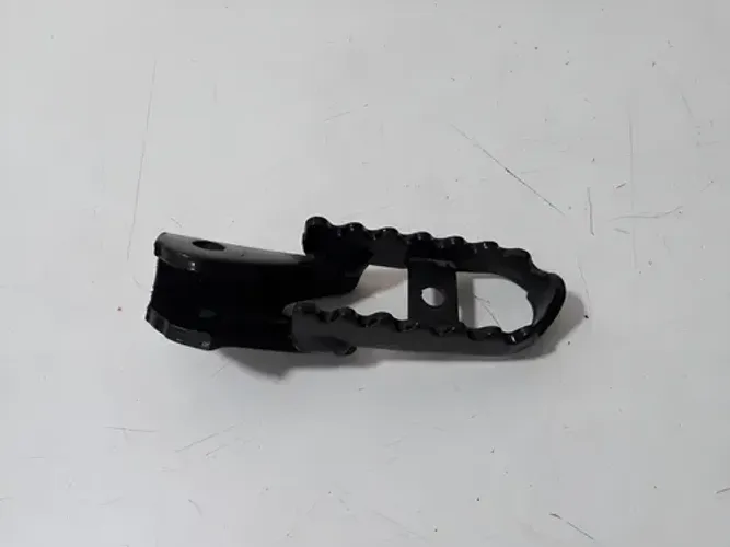 Pedaleira Dianteira Honda Bros 160 16/23 L/d Orig 57788