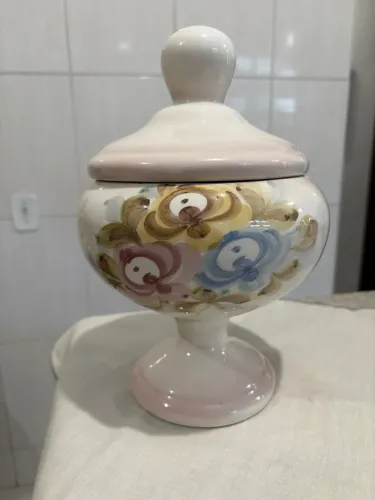 Potiche decorativo em cerâmica com flores 27cm de altura