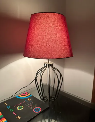 Luminária de mesa Tok&Stok Bailarina com cúpula em linho 