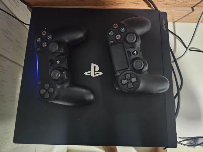 Ps4 Pro de 1 Tb de memória 2 controle e um cooler de refinamento