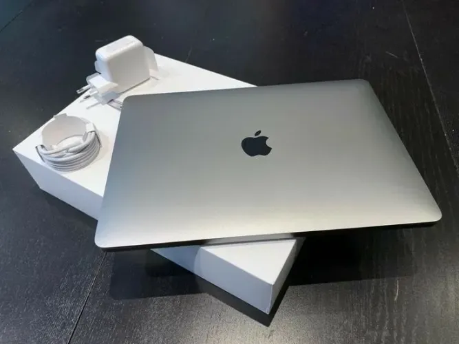 MACBOOK PRO 13INCH I7 | 16GB | 1TB SSD