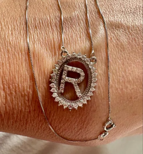 Colar de ouro 18k com letra