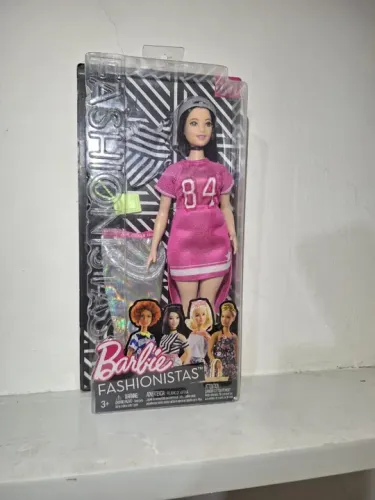 Boneca Barbie Fashionistas - Edição Limitada