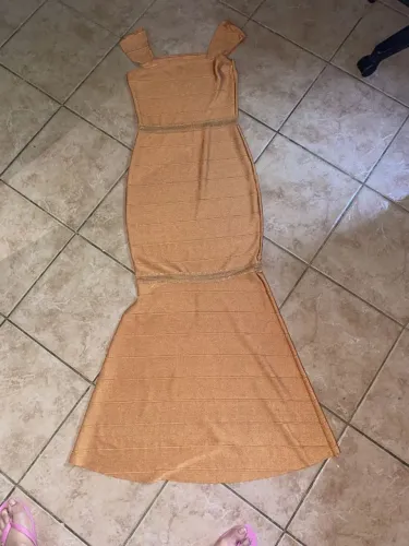 Vestido de festa dourado P