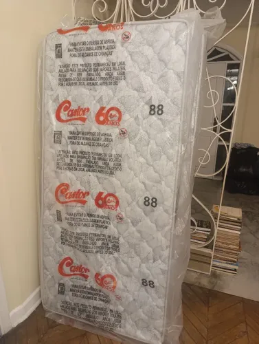 1 Colchão Castor Solteiro 88x188x27 Novo sem uso