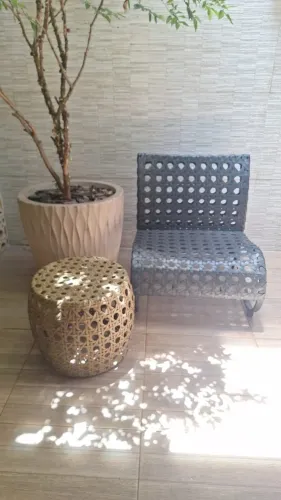 Jogo de 2 Poltronas e uma Mesa