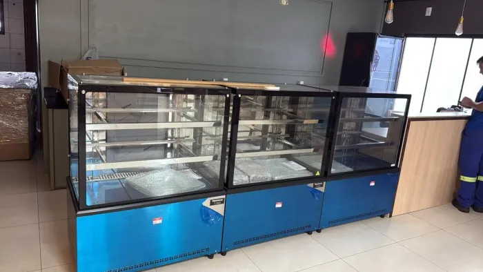 Vitrine Refrigerada padaria 1M ar forçado Venâncio - Marcos
