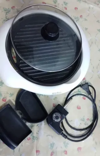 Churrasqueira Elétrica com Tampa de Vidro