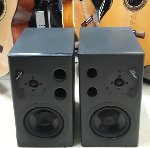 Monitor de referência Alesis MT Active 