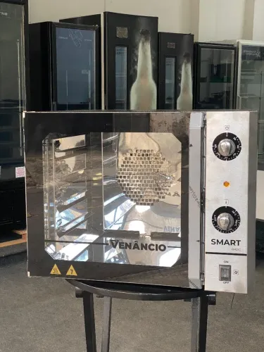 Forno elétrico de 4 assadeiras da Progas - 220v.