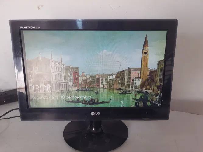 Monitor Led Lg Flatron 19 Polegadas usado em Bom Estado. Mod:E1940S