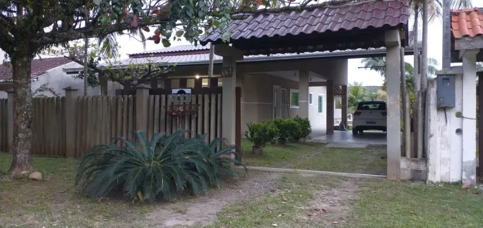 Vendo casa com piscina em Guaratuba