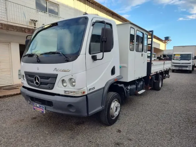 Mbenz accelo 815 CABINA SUPLEMENTAR MAIS CARROCERIA