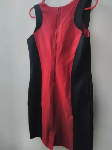 Vestido preto e vermelho