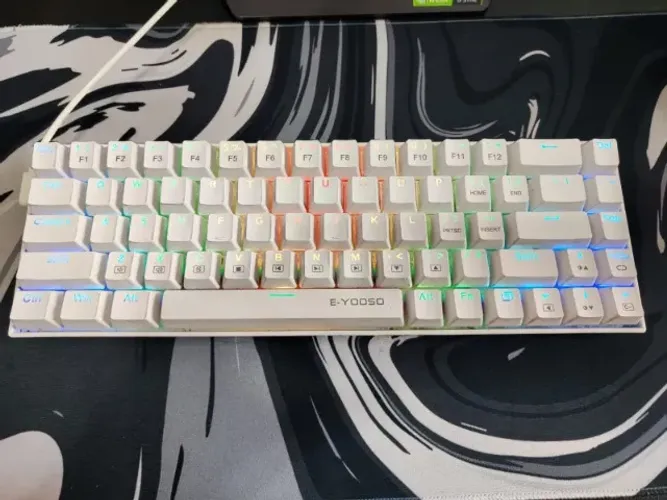 Teclado Mecânico RGB Mini