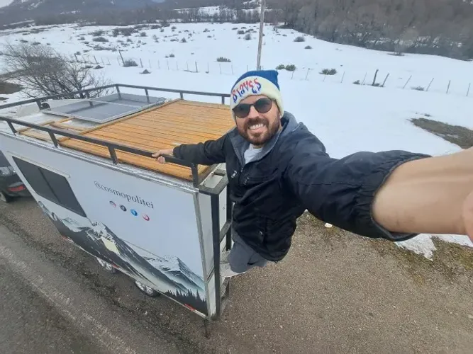 Trailer Home - Motor Home Completo Banheiro Cama Casal Pia Fogão Água quente Placa solar