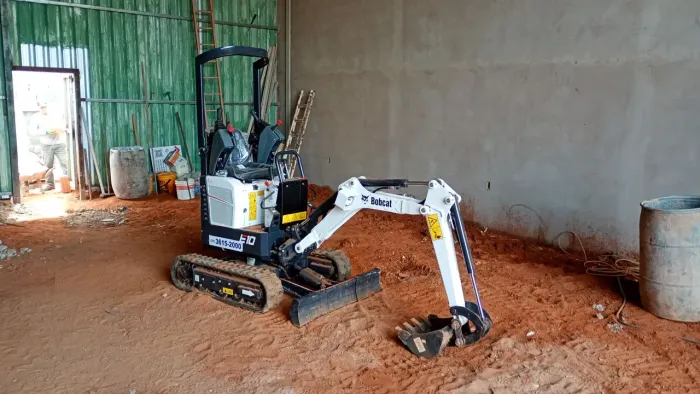 Mini escavadeira para locação 