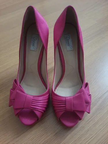Sapato de salto alto rosa