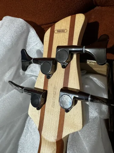Contrabaixo YAMAHA TRBX504 novo na caixa 
